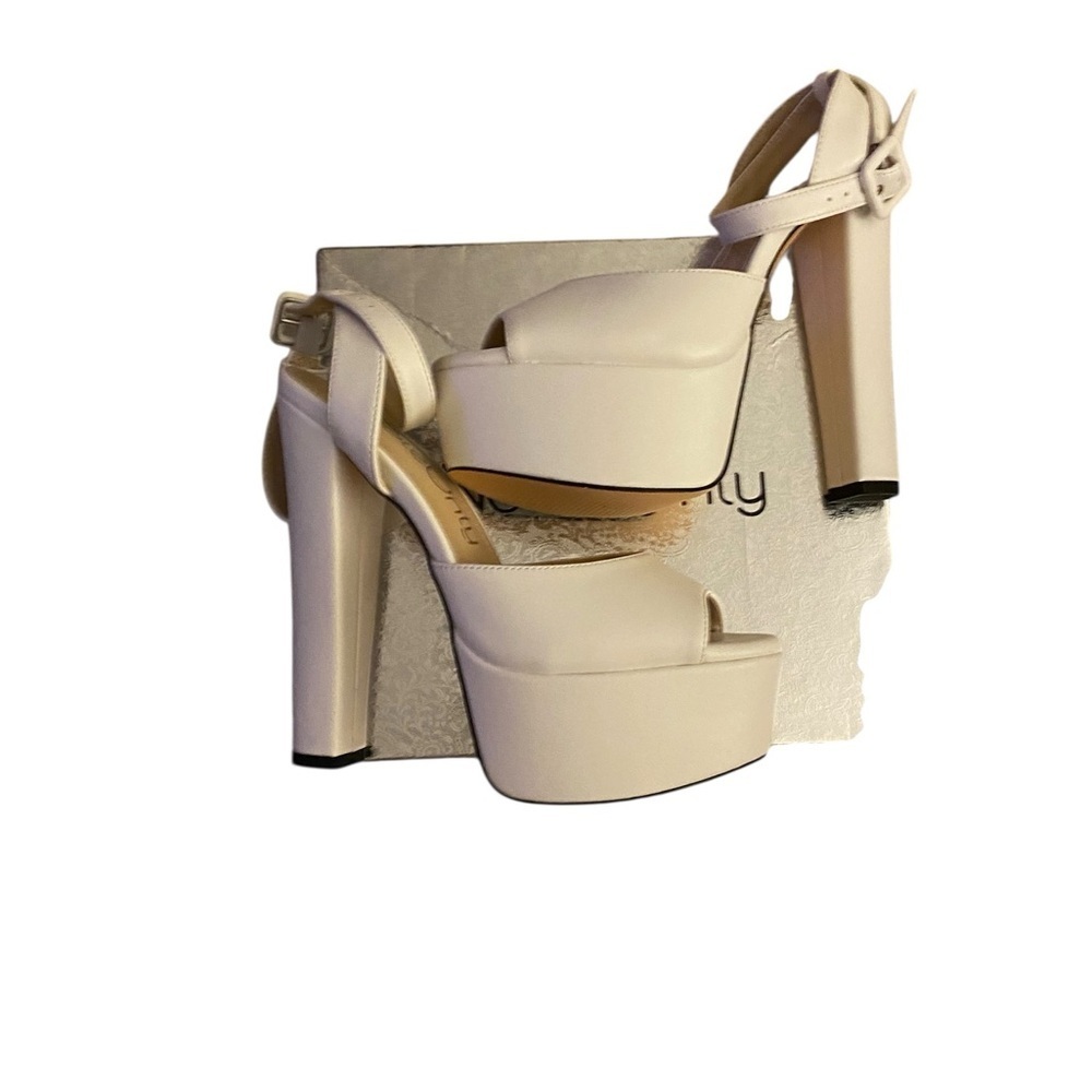 New Noble Only Cream Platform Heels Diva Living Doll 6 “ Tall - Picture 3 of 12